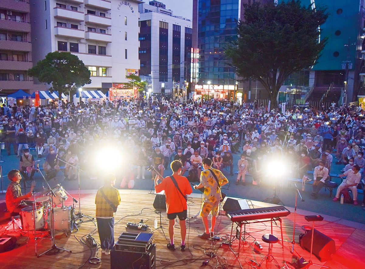 熱気にあふれた昨年の様子　１夜限りの開催だった