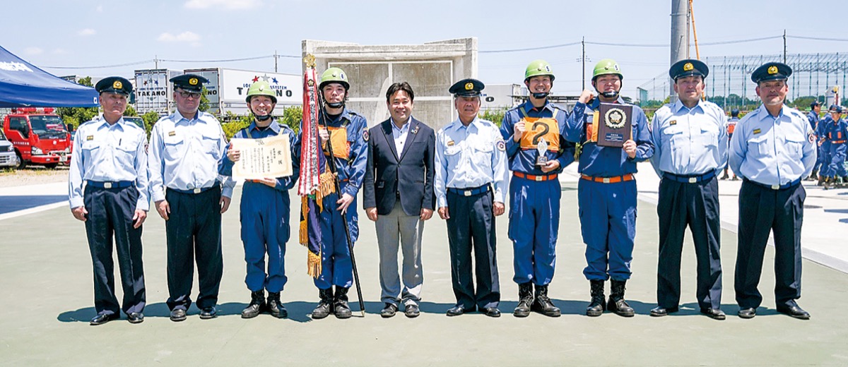 第２分団の出場メンバーと団長ら