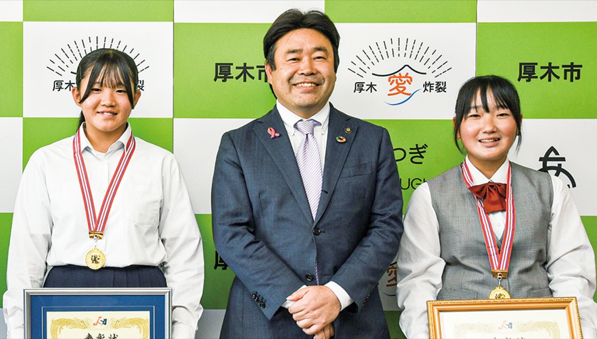 市長を挟んで両選手