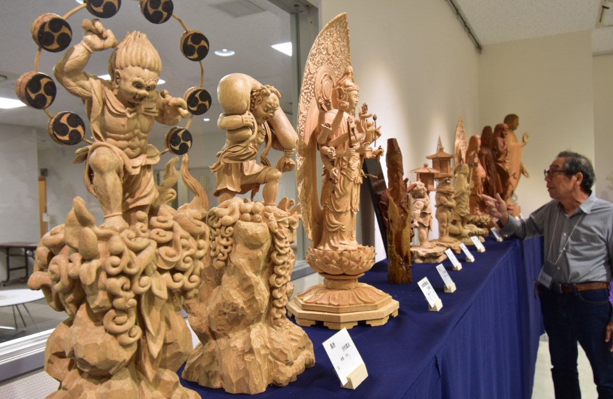 木彫りのもぐら（完成 超絶技巧ずらり 「木彫りクラブ」力作集う | 厚木・愛川・清川