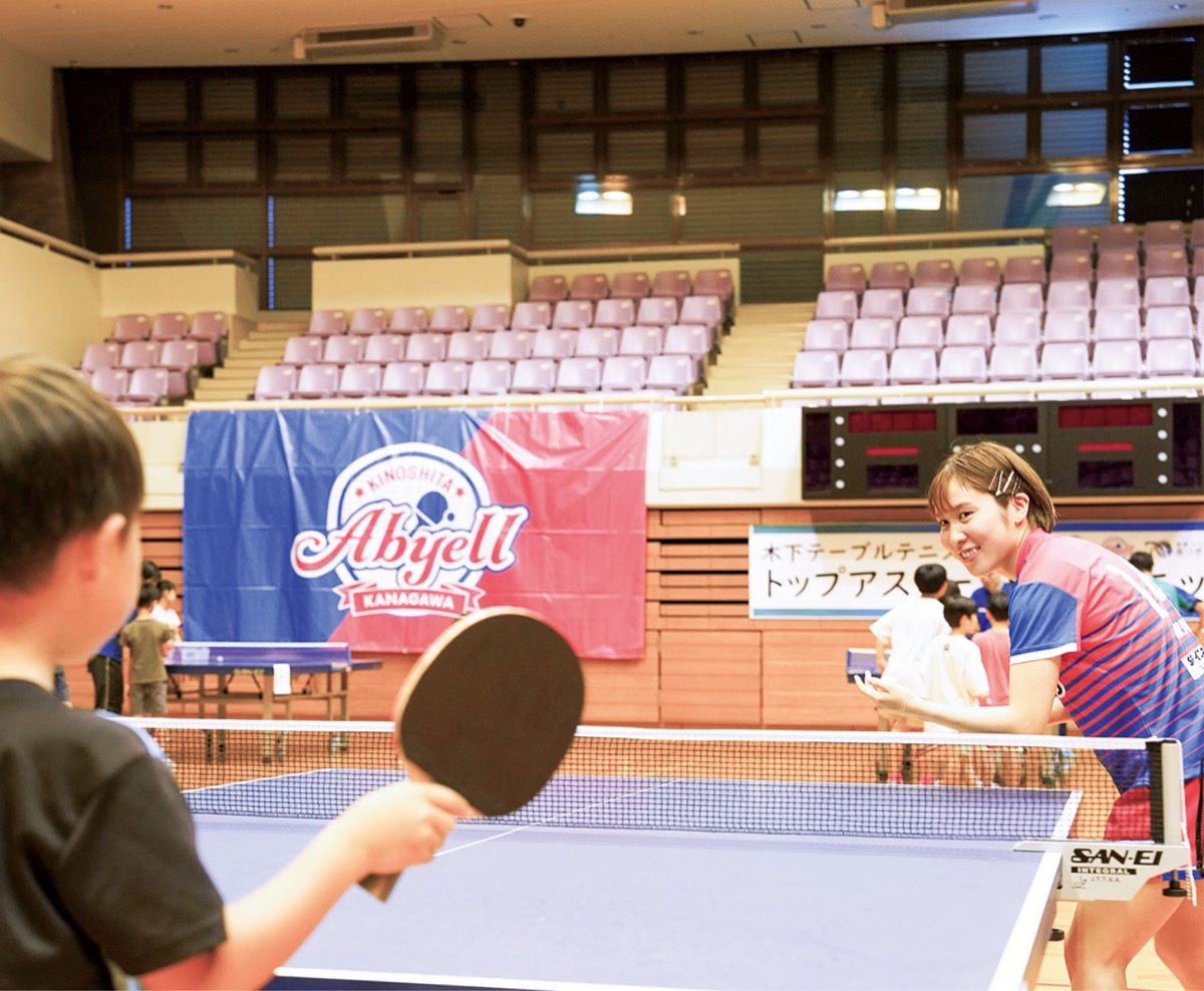 平野美宇選手が卓球指導