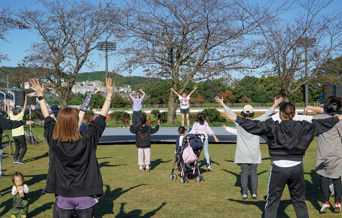 秋空の下でフィットネス