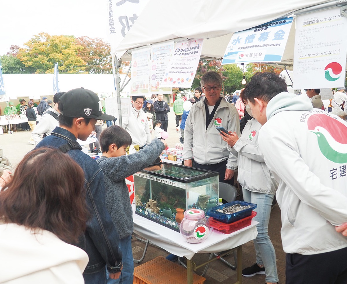 不動産フェア賑わう