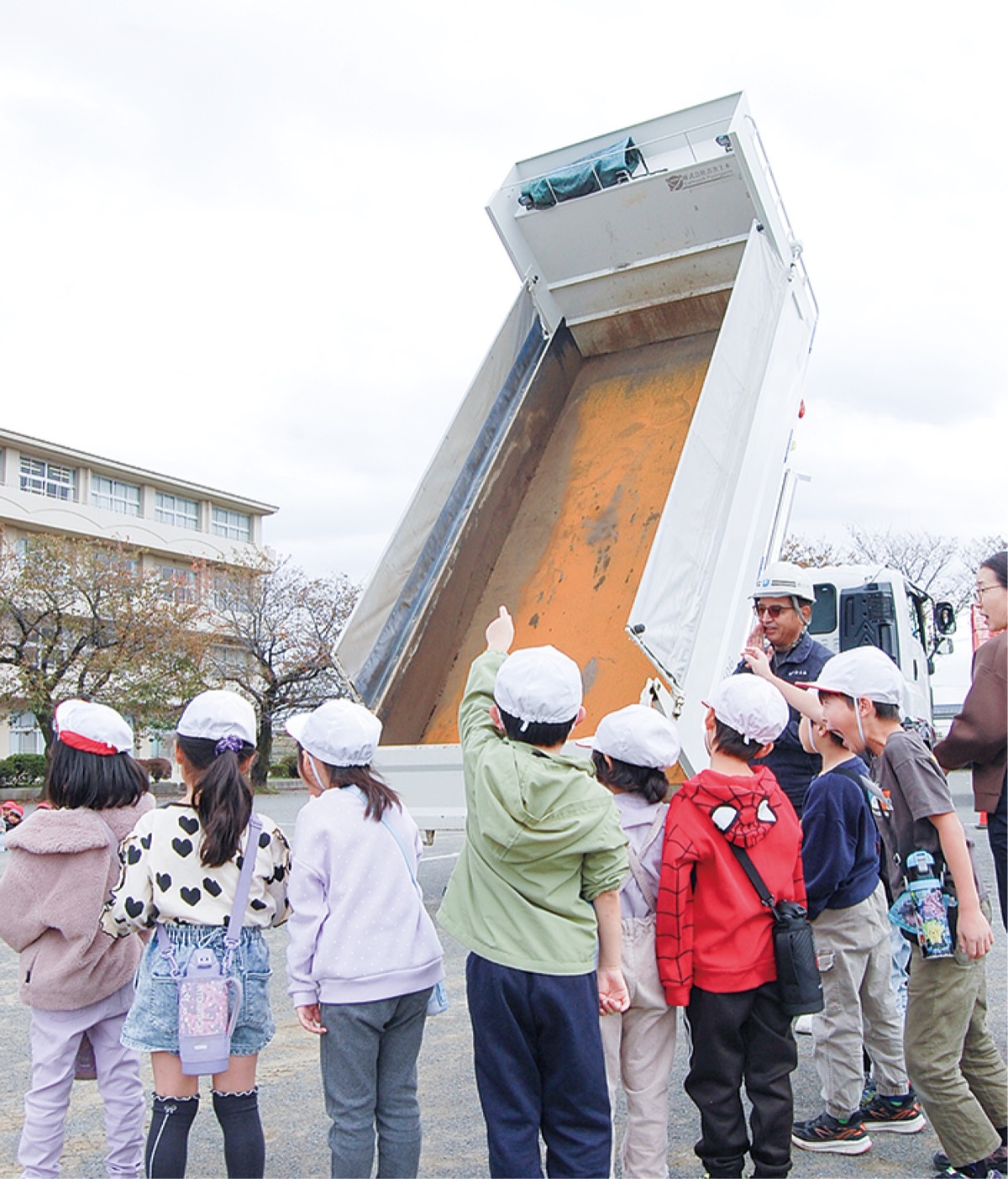 働く車、間近で体験を