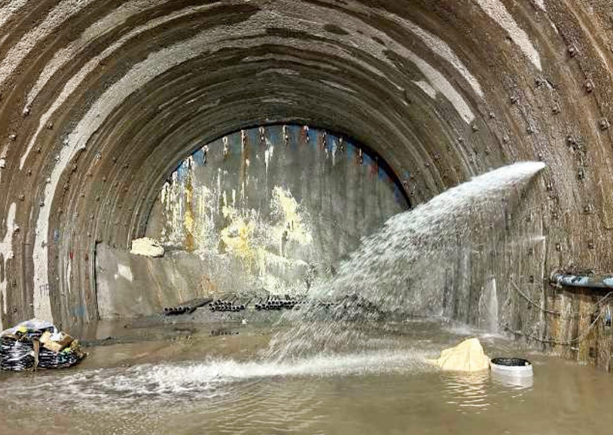 トンネル工事難航