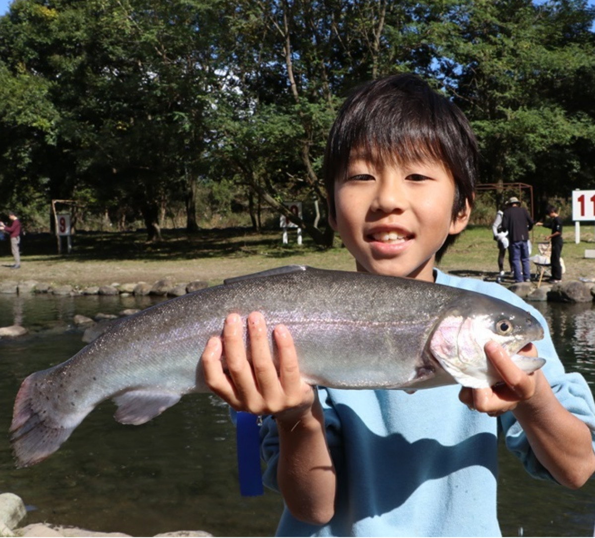 中津川でマス釣り大会