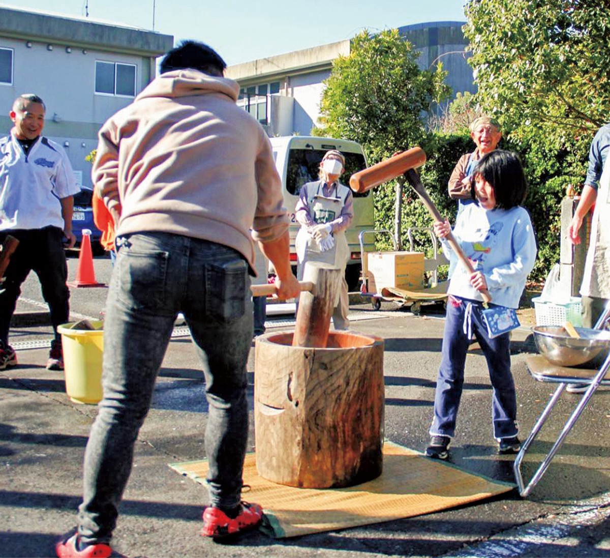 南毛利で収穫祝う餅つき