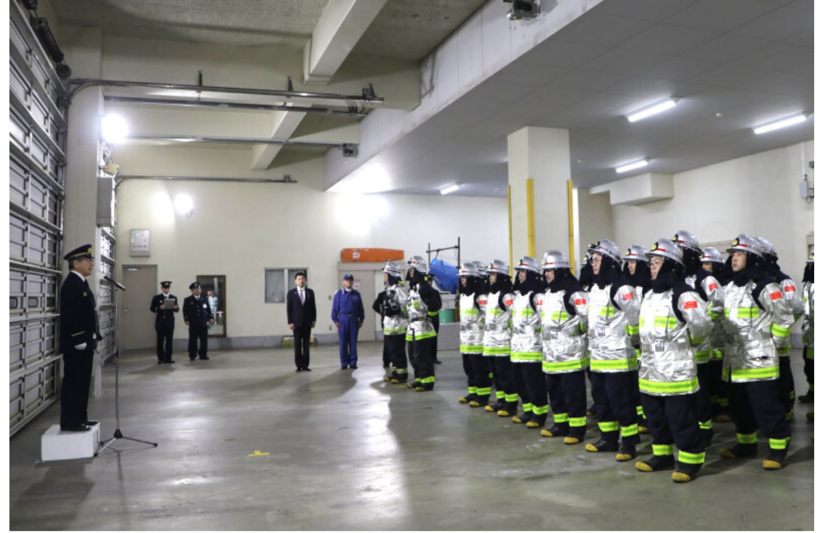 消防職団員を激励