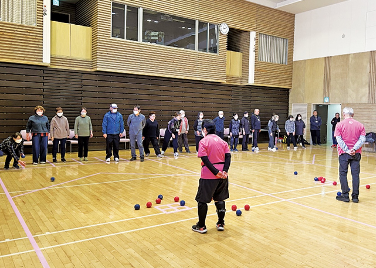 村民20人が汗する交流