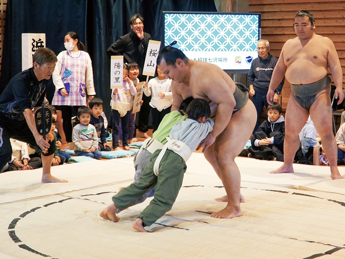 芝田山部屋の力士に挑戦