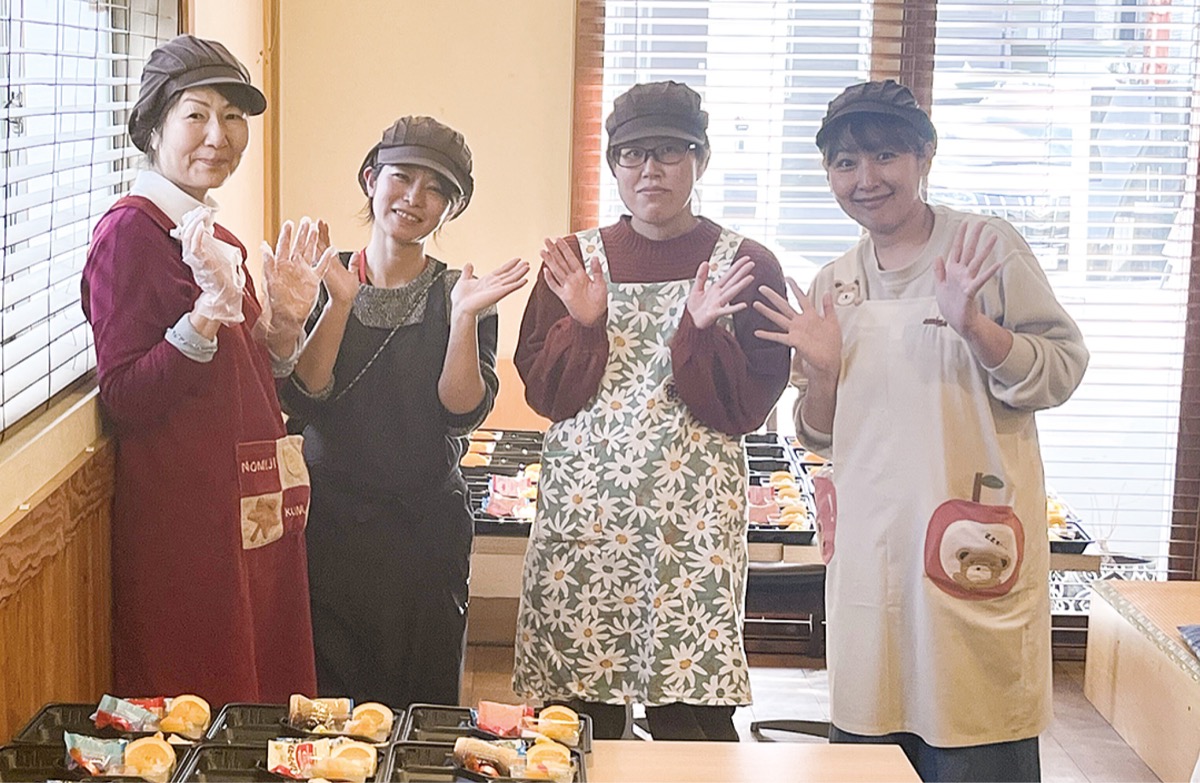 4人から５人のボランティアが協力