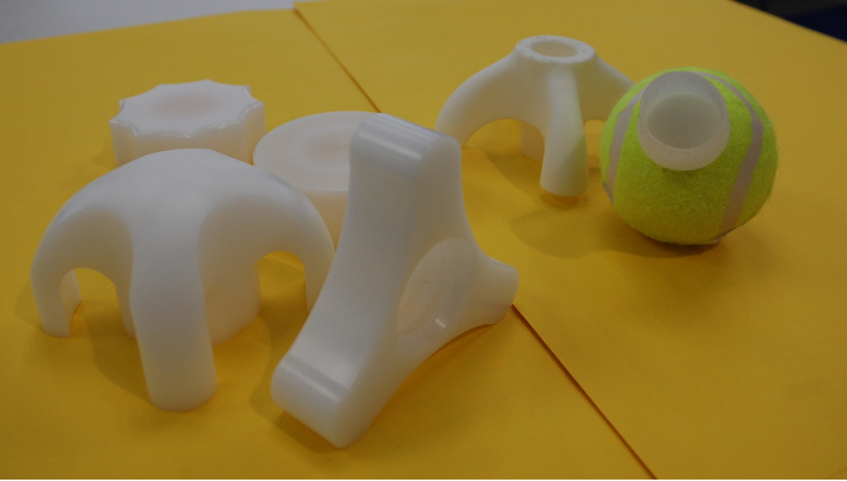 大橋さんが発案・自作したもの（右２つ）が製品化された