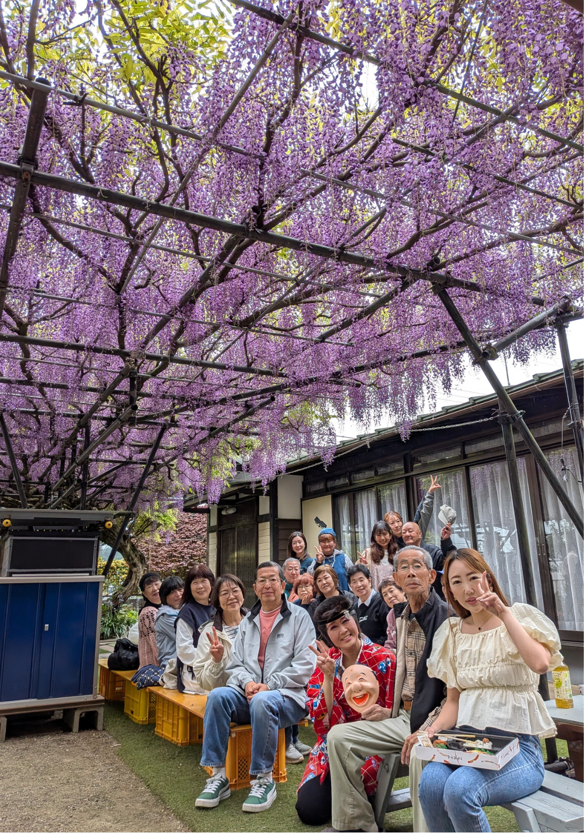食事や花見を楽しんだ