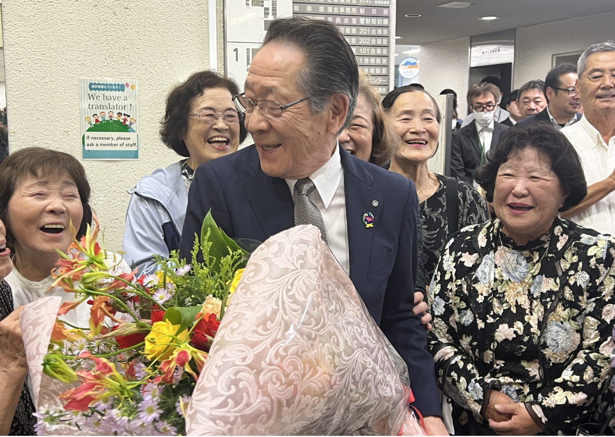 大勢の町民がかけつけた
