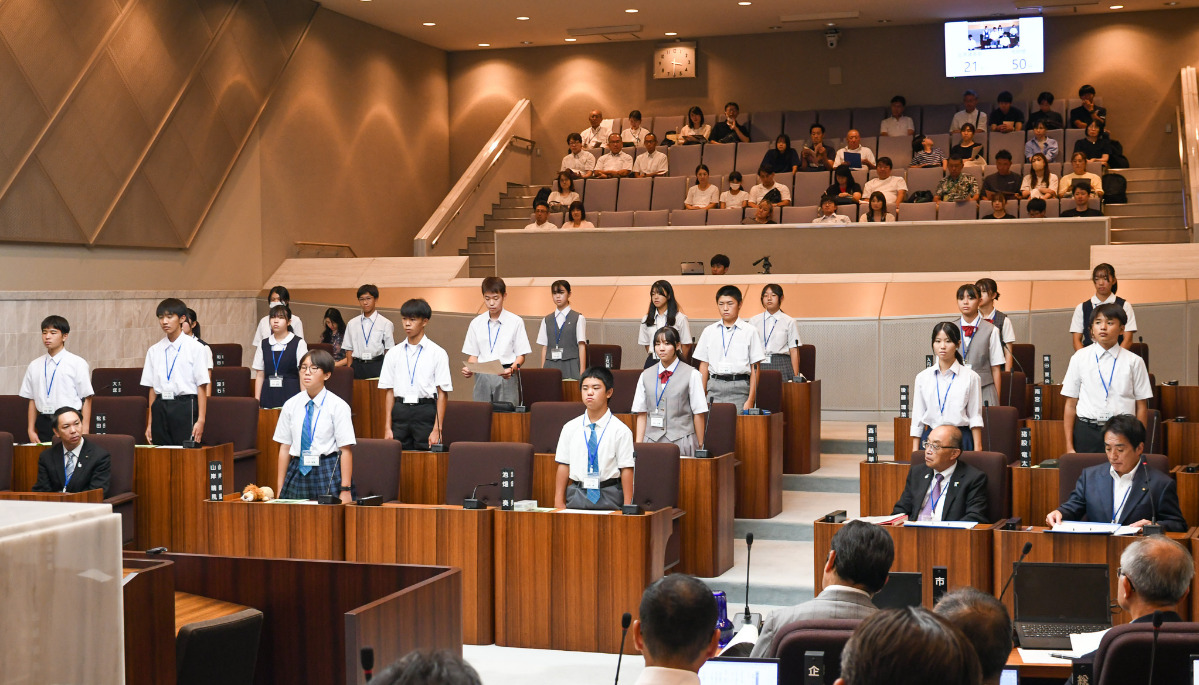 21人の中学生が参加した