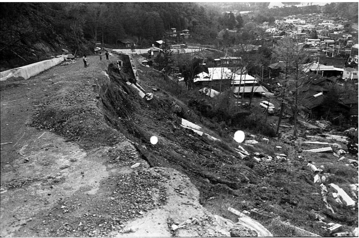 昭和47年６月５日 集中豪雨による伊保坂の崩壊　