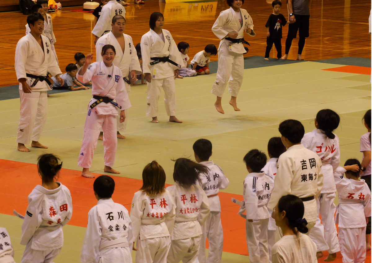 金メダリスト・角田選手らが柔道指導 (写真2)