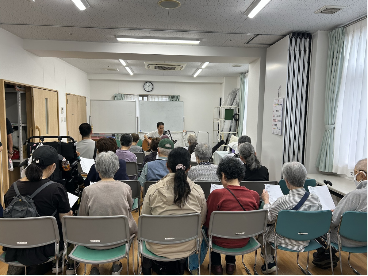 演奏会では参加者も一緒に歌を楽しんだ