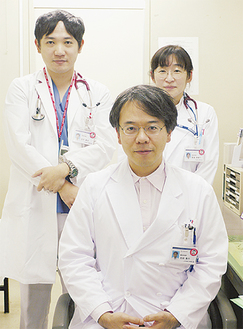 吉竹貴克医師（左）、馬場奈穂子医師（右）池田貴行医師（中央）