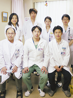 （左）井上部長・（中央）齊藤医長整形外科医師スタッフ