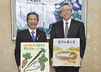 鶴井常務理事（右）と高山市長