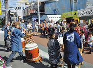 駅前で夏を楽しもう
