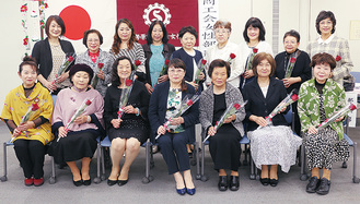 総会に出席した女性部のメンバー