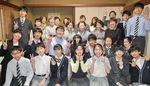日本の伝統文化に触れるなど、貴重な体験をした生徒と指導にあたった先生たち