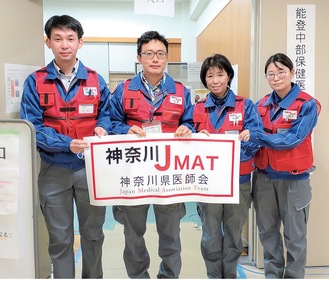 （左から）内田さん、吉岡医師、谷本さん、小牟禮さん