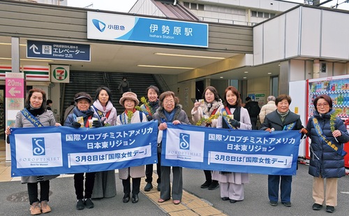 啓発活動に参加した同団体のメンバー