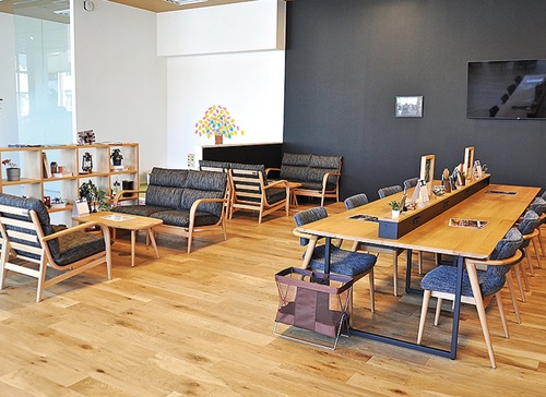 国産材を活用した厚木・伊勢原店