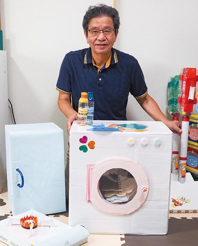 作品を紹介する涌井さん