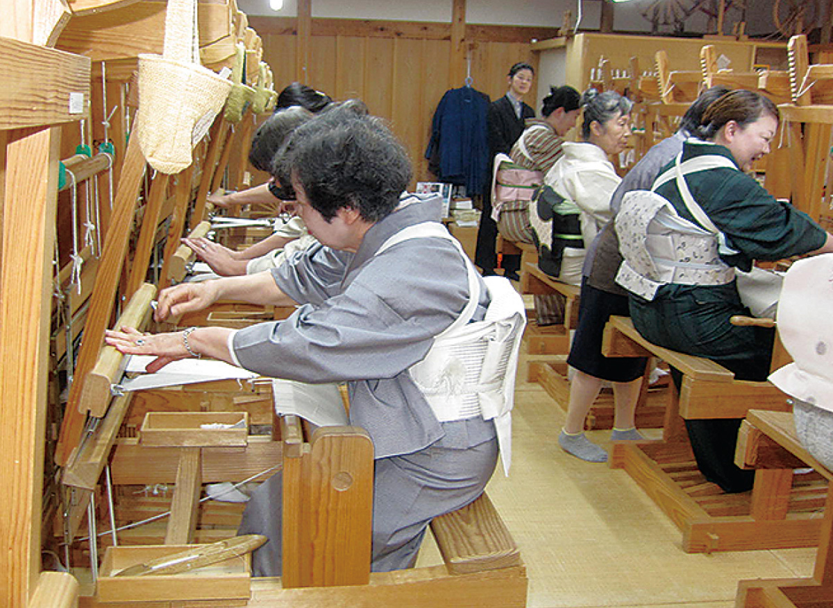結城紬を体験 江戸屋がお出かけ会 | 伊勢原 | タウンニュース