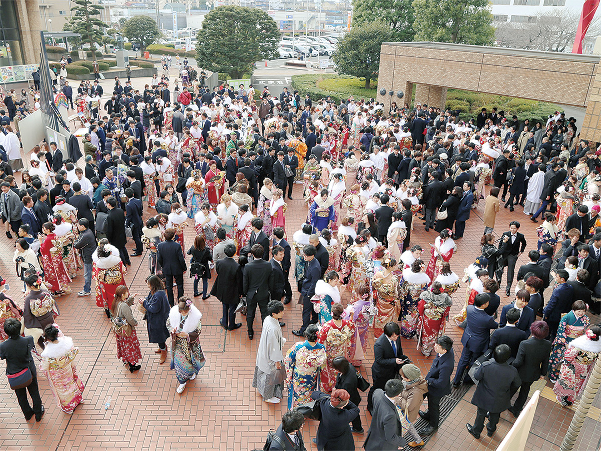 伊勢原市成人式 1 065人が二十歳の門出 1月14日 平成最後の成人式 伊勢原 タウンニュース