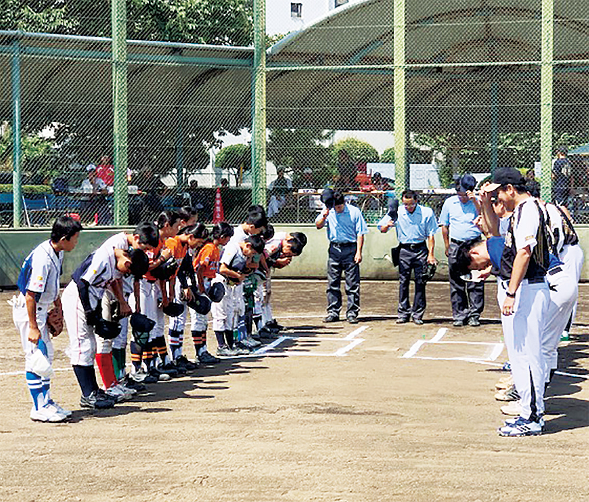 野球で交流深める (写真1)