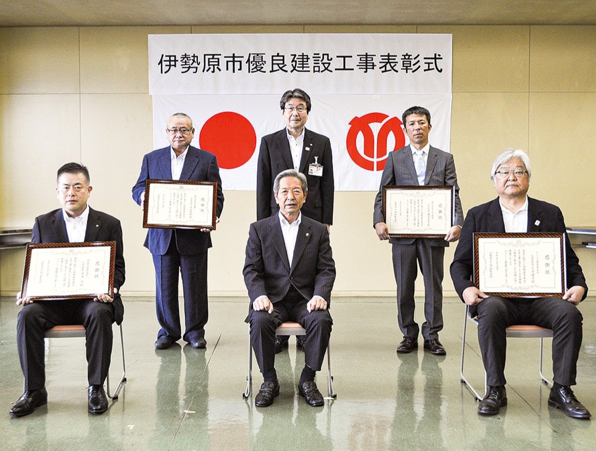 優れた施工業者に感謝状 (写真1)