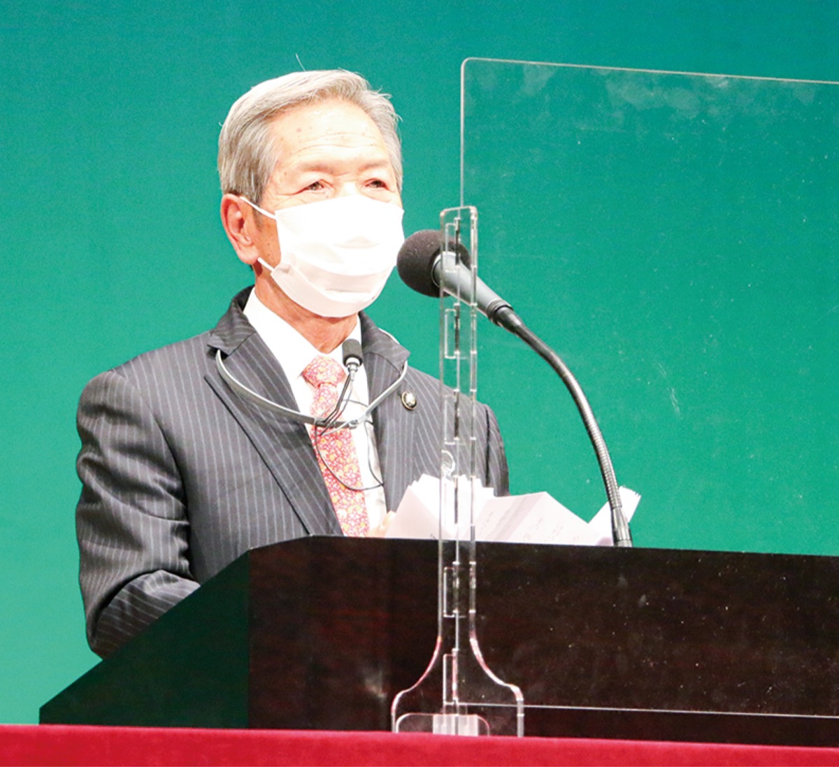 式典であいさつする高山市長
