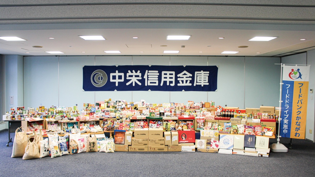 支援窓口でフードドライブ