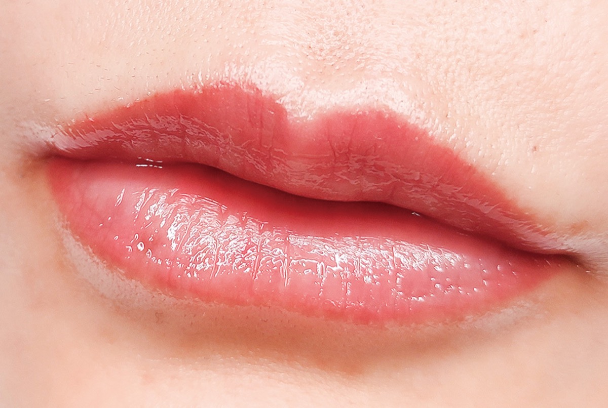 リップアートメイクを施術し定着後の唇