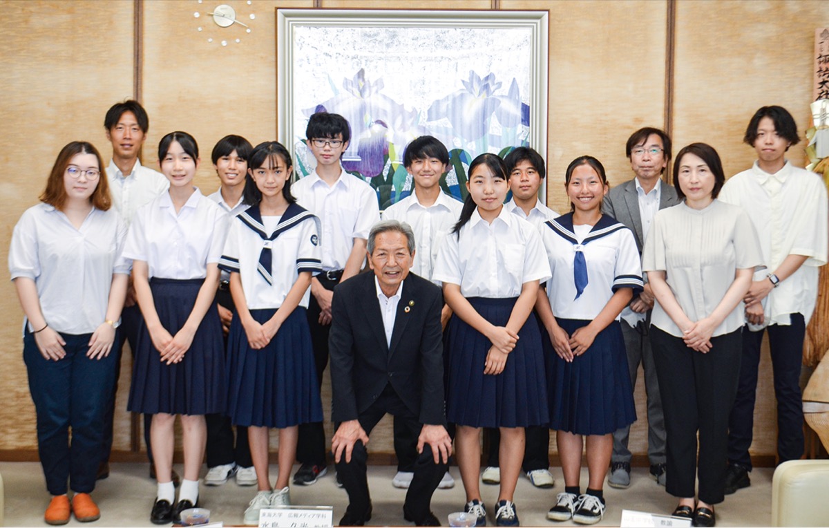 中学生ヒロシマ平和の旅派遣団のメンバーら