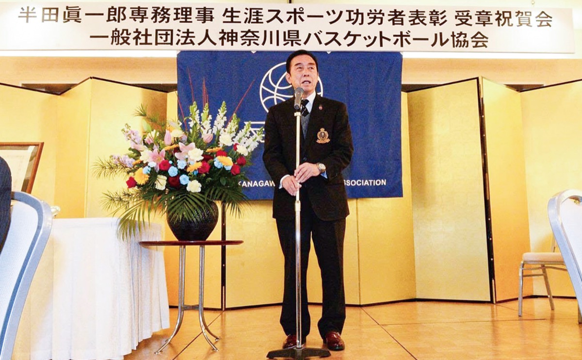 ▲祝賀会で感謝を述べる半田氏