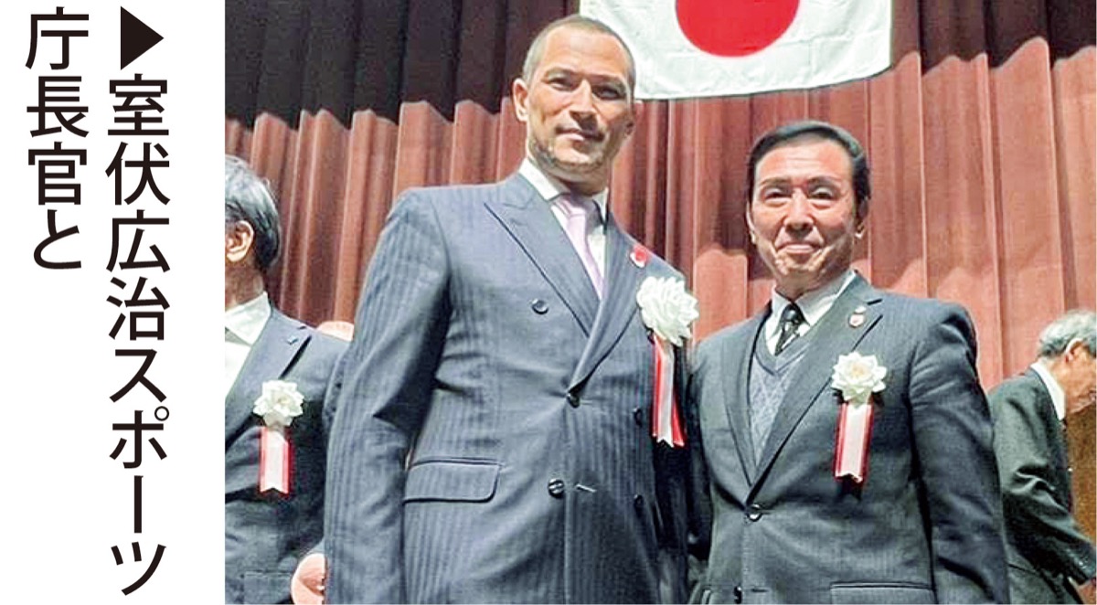 受章の祝賀に120人 (写真2)