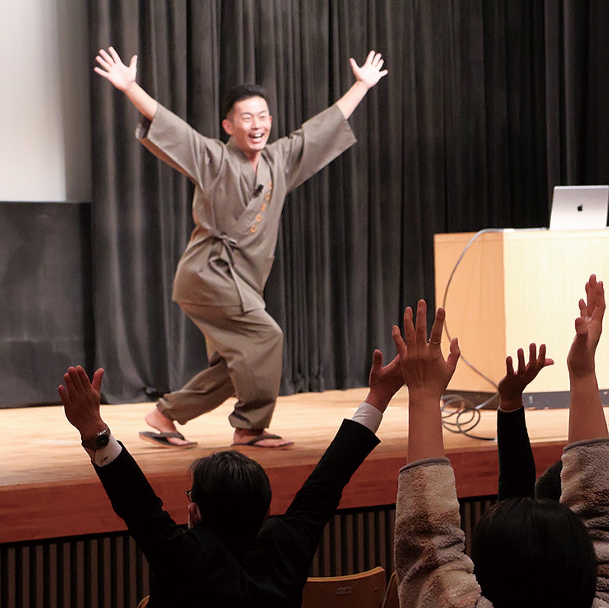 「ごぼう先生」笑顔の健康体操