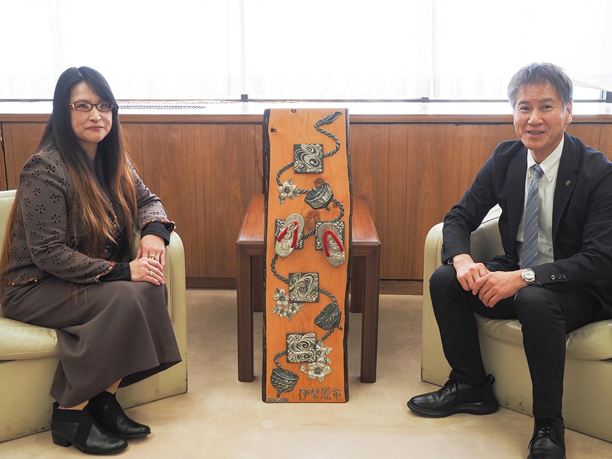 伊勢原の情景、金属工芸で表現