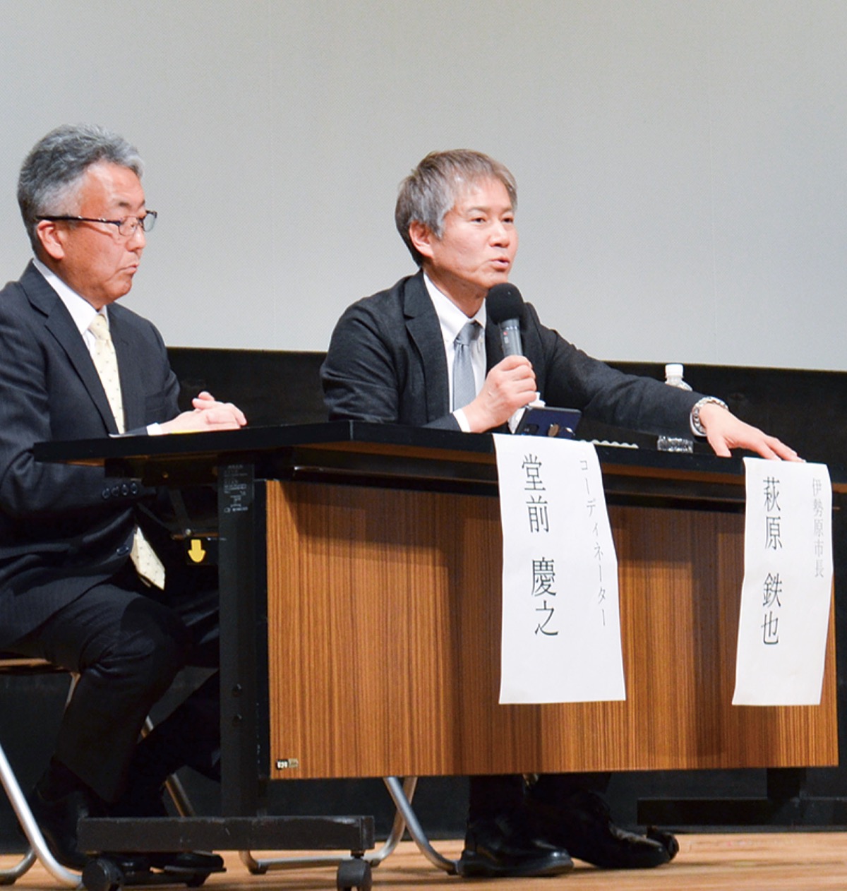まちづくりなどについて語る萩原市長