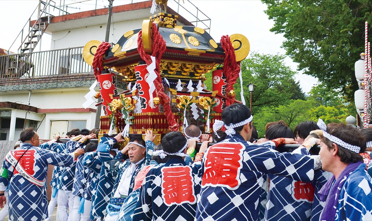 比々多神社で神幸祭 (写真2)