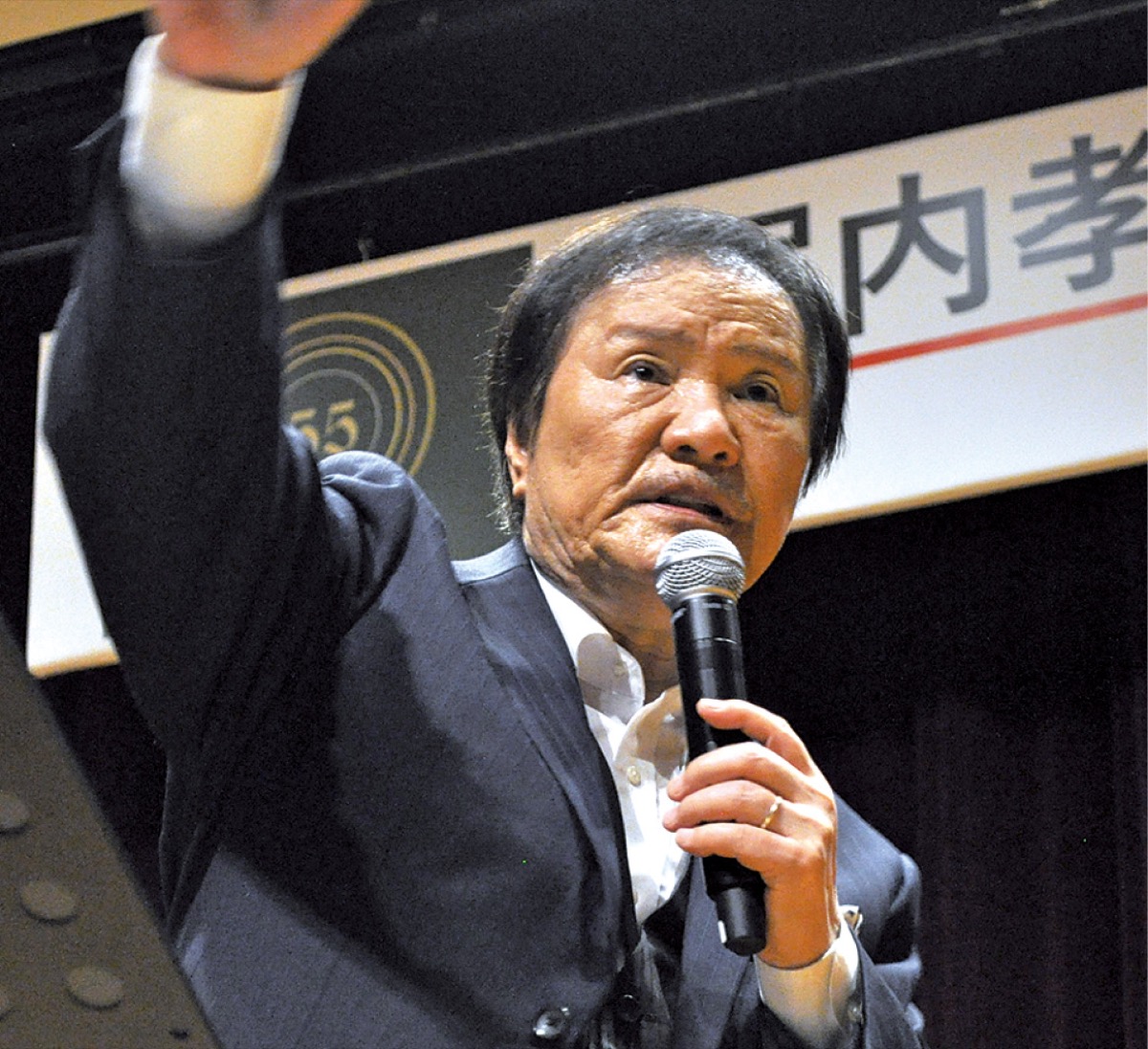 名曲の数々を熱唱した堀内さん