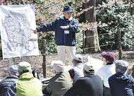 青空のもと郷土語る