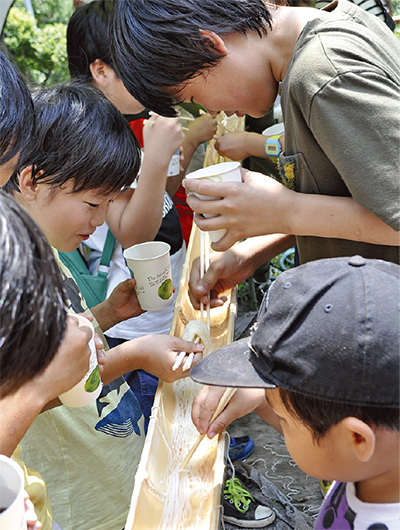 “子どもの遊び”支え15年