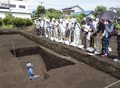 神崎遺跡の環濠 特別公開